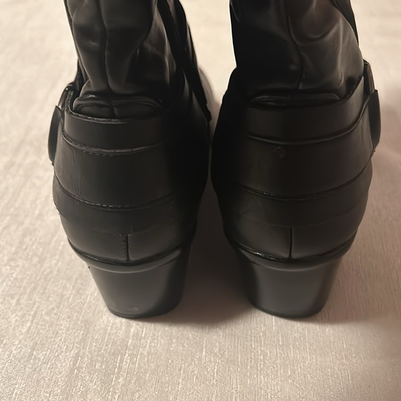 Easy Street Women’s ‘Jayda’ Style Wide Calf Scrunch Style Heeled Boots Size 7.5 - Picture 9 of 13